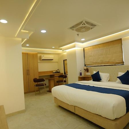 Hotel 6 Seasons, Koregoan Park, Poona Buitenkant foto
