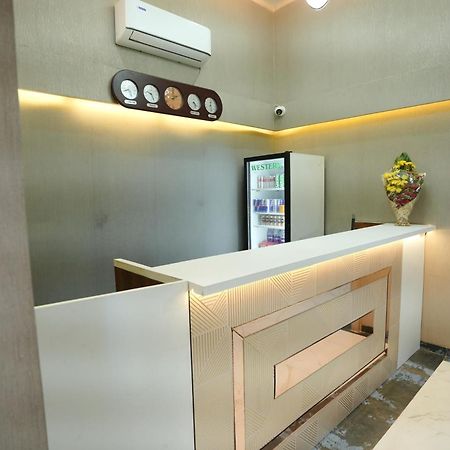 Hotel 6 Seasons, Koregoan Park, Poona Buitenkant foto