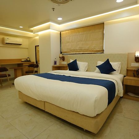 Hotel 6 Seasons, Koregoan Park, Poona Buitenkant foto