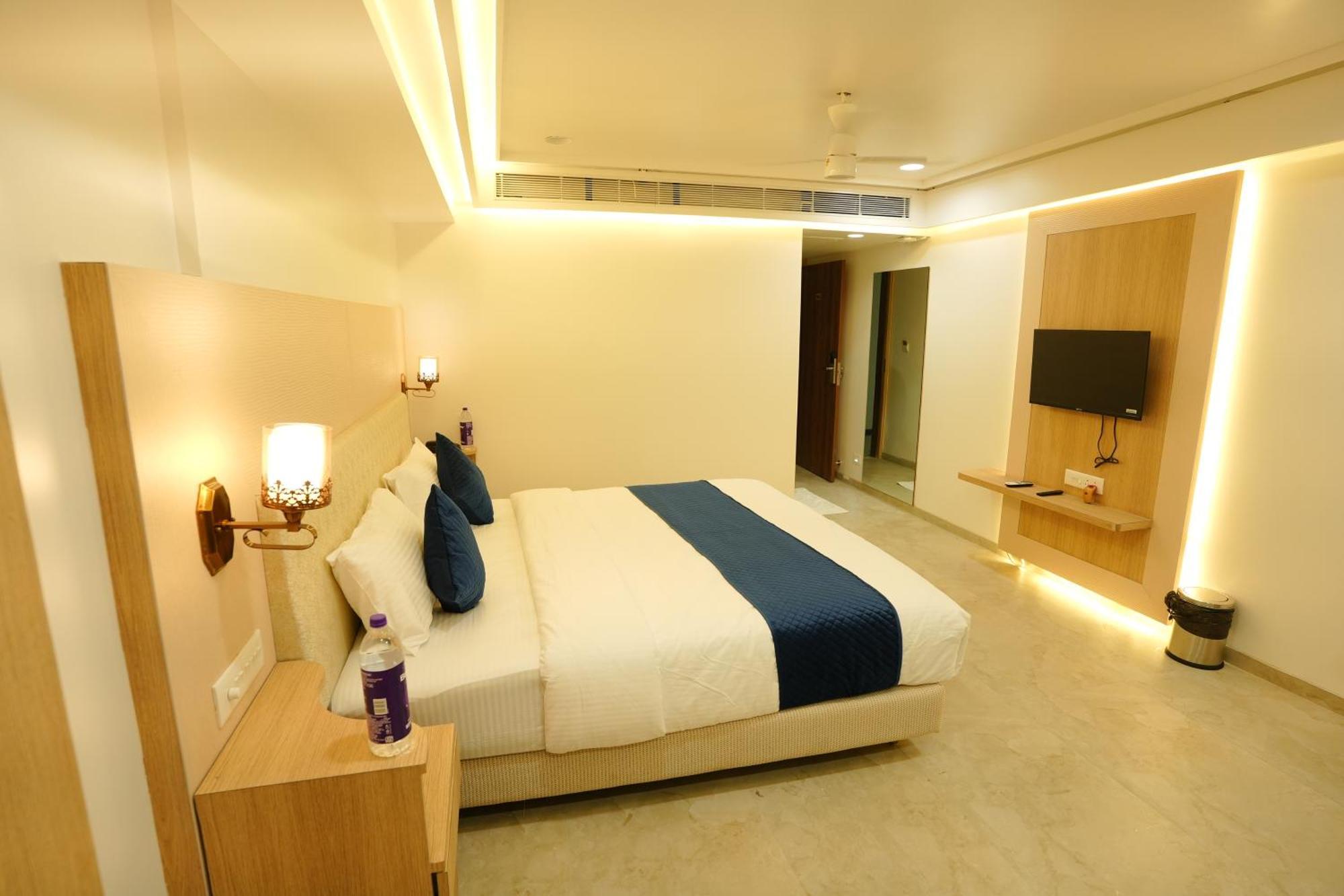 Hotel 6 Seasons, Koregoan Park, Poona Buitenkant foto
