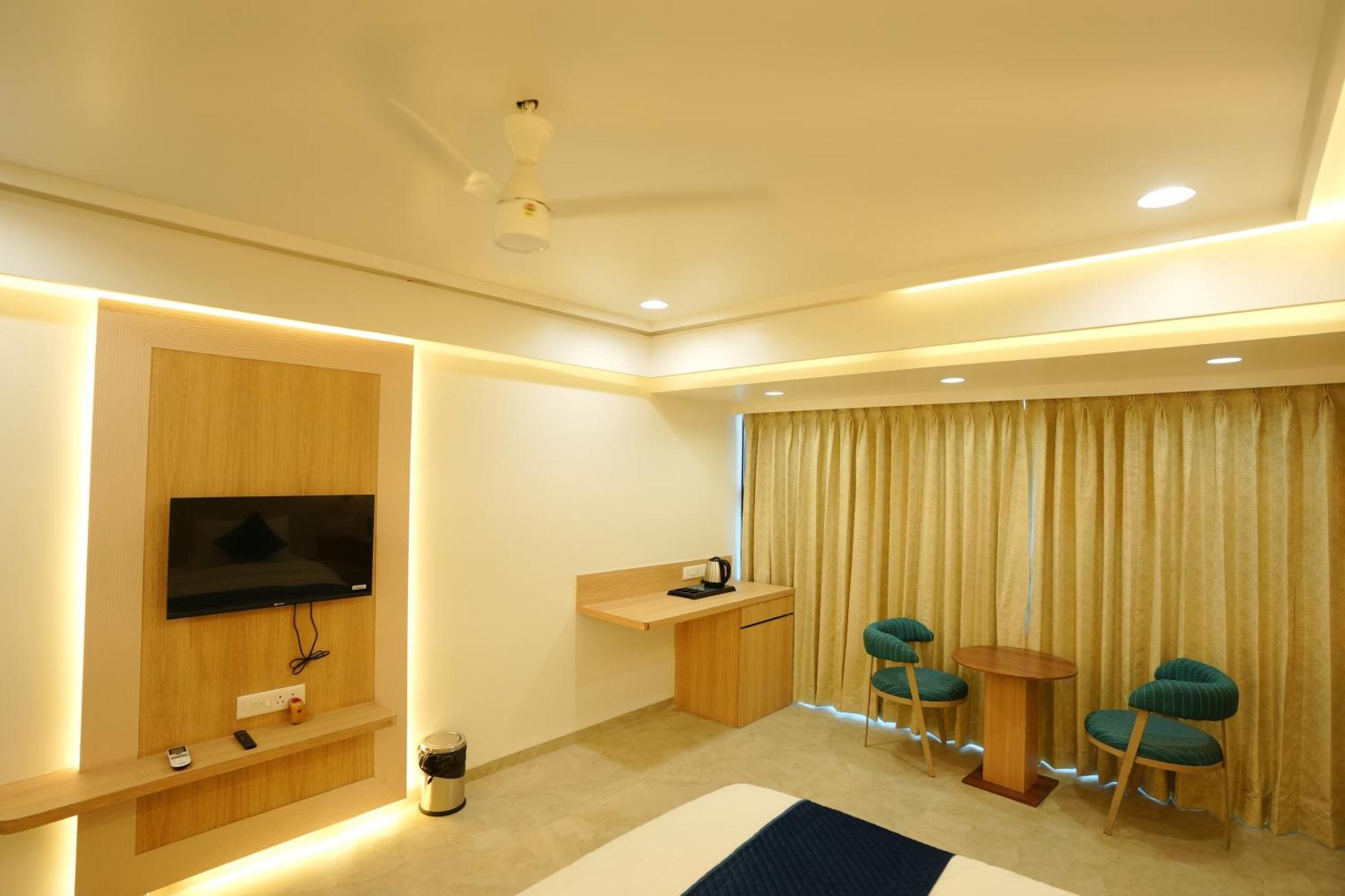 Hotel 6 Seasons, Koregoan Park, Poona Buitenkant foto