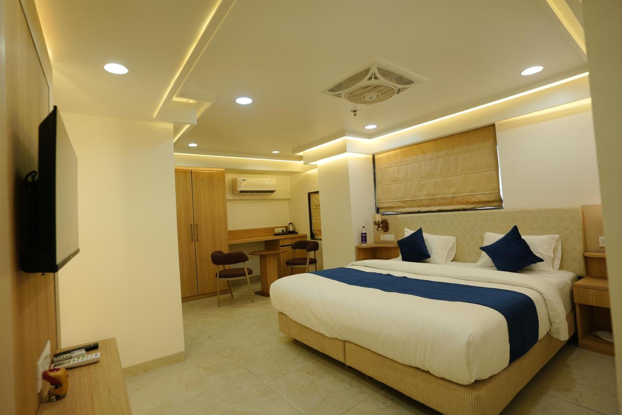 Hotel 6 Seasons, Koregoan Park, Poona Buitenkant foto