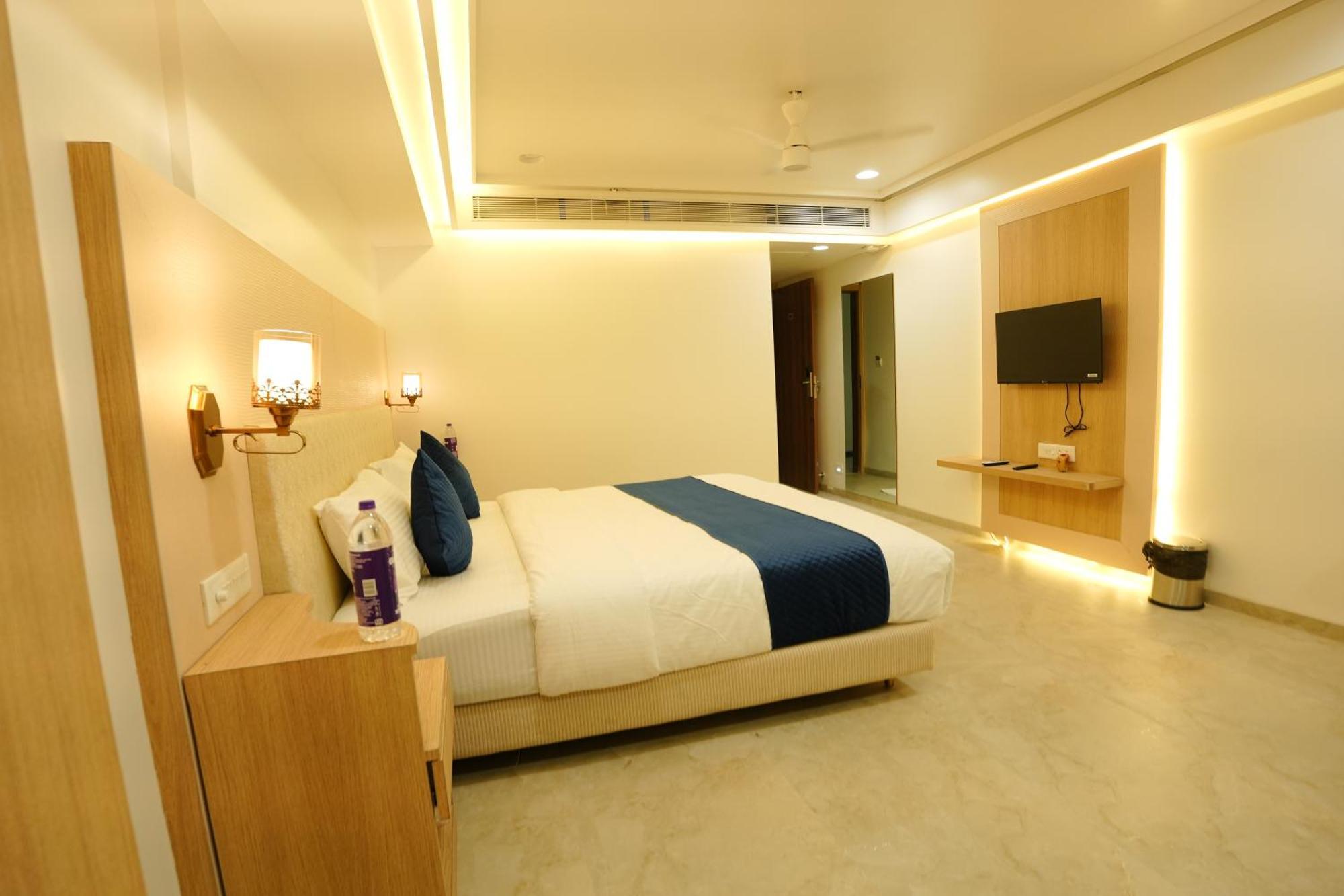 Hotel 6 Seasons, Koregoan Park, Poona Buitenkant foto
