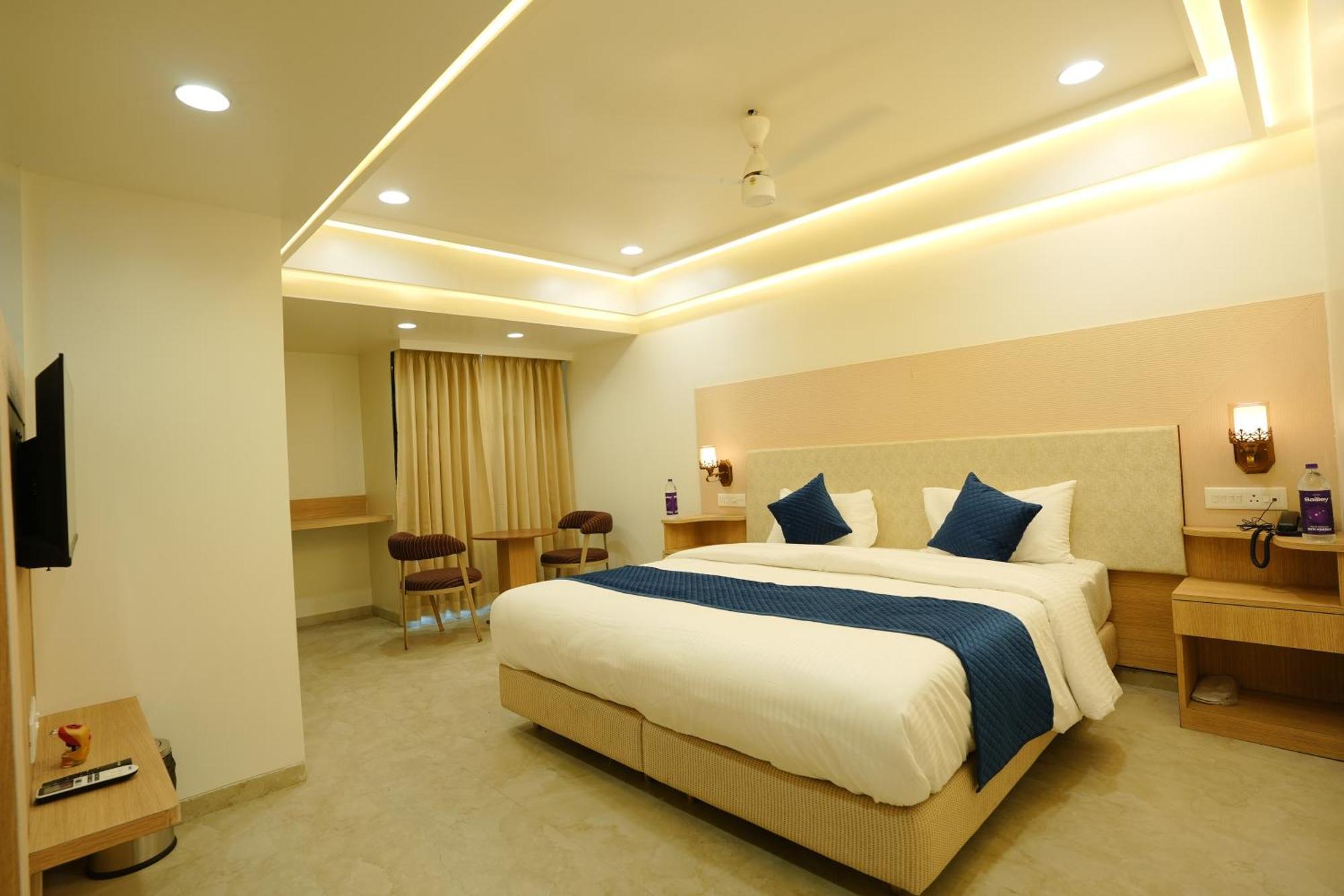 Hotel 6 Seasons, Koregoan Park, Poona Buitenkant foto