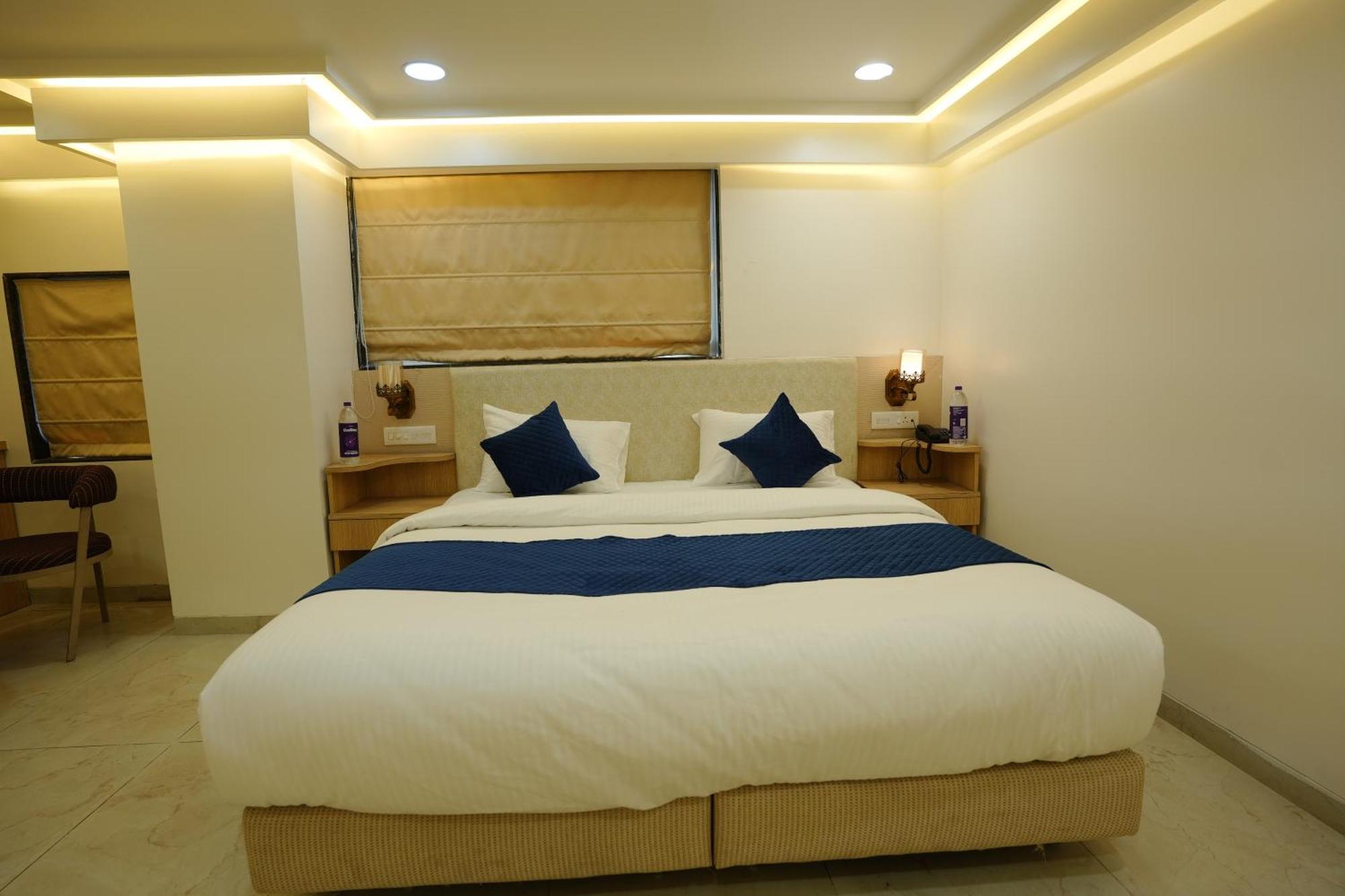 Hotel 6 Seasons, Koregoan Park, Poona Buitenkant foto