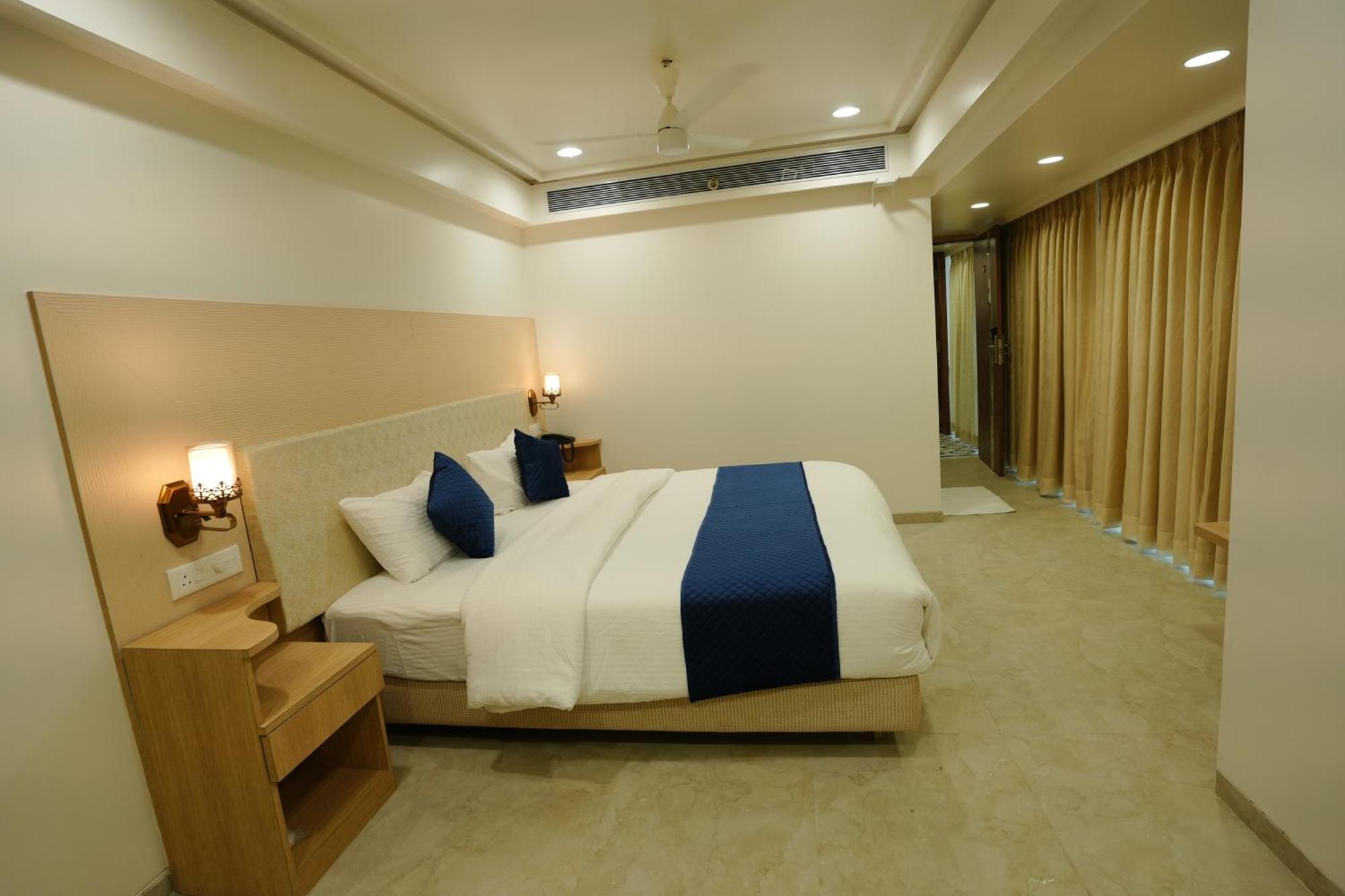 Hotel 6 Seasons, Koregoan Park, Poona Buitenkant foto
