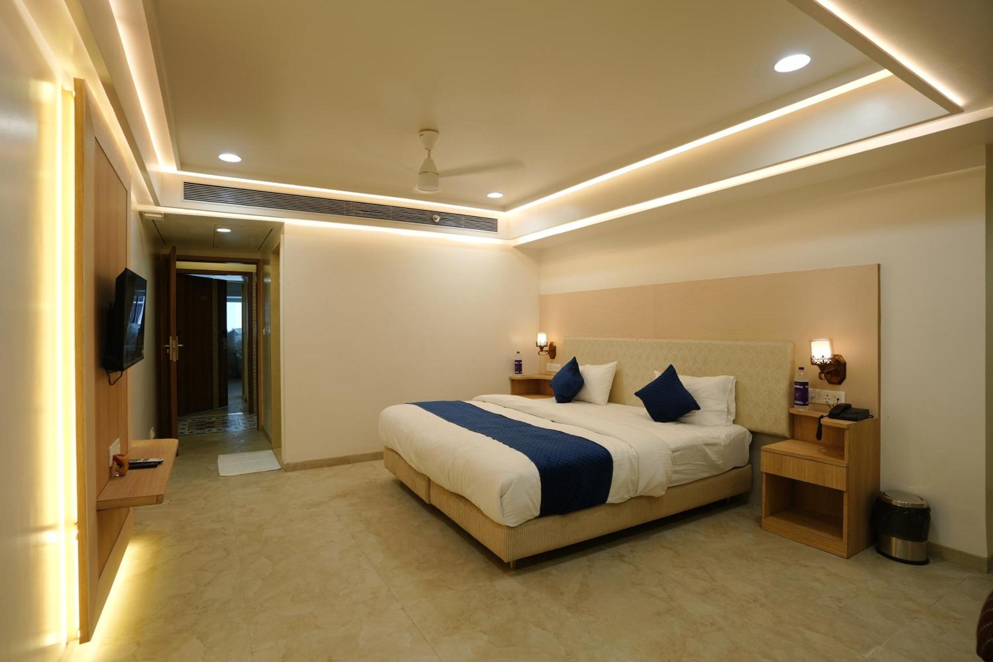 Hotel 6 Seasons, Koregoan Park, Poona Buitenkant foto