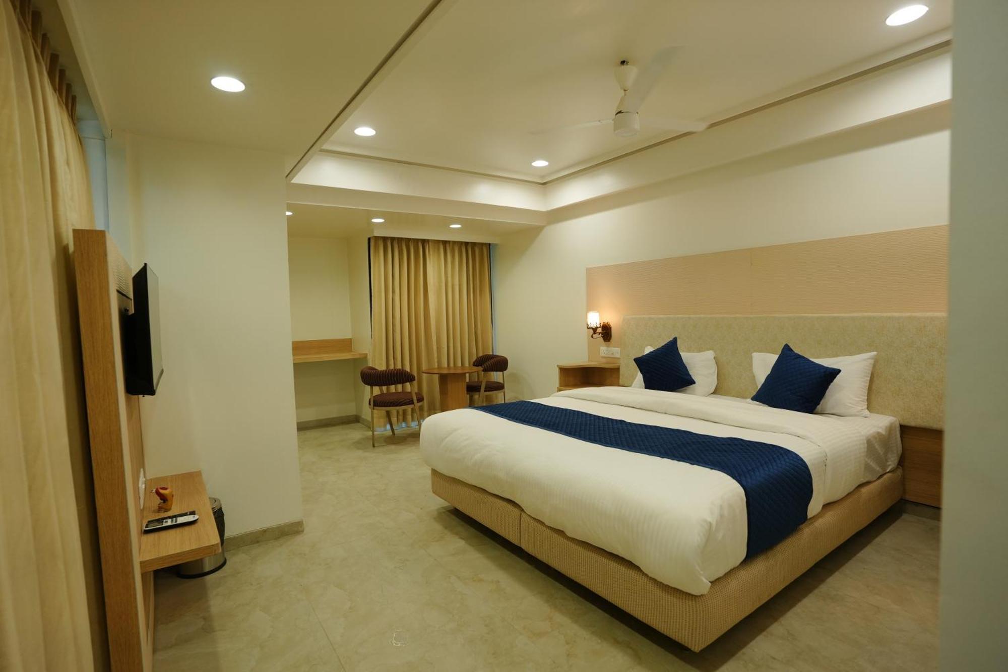 Hotel 6 Seasons, Koregoan Park, Poona Buitenkant foto