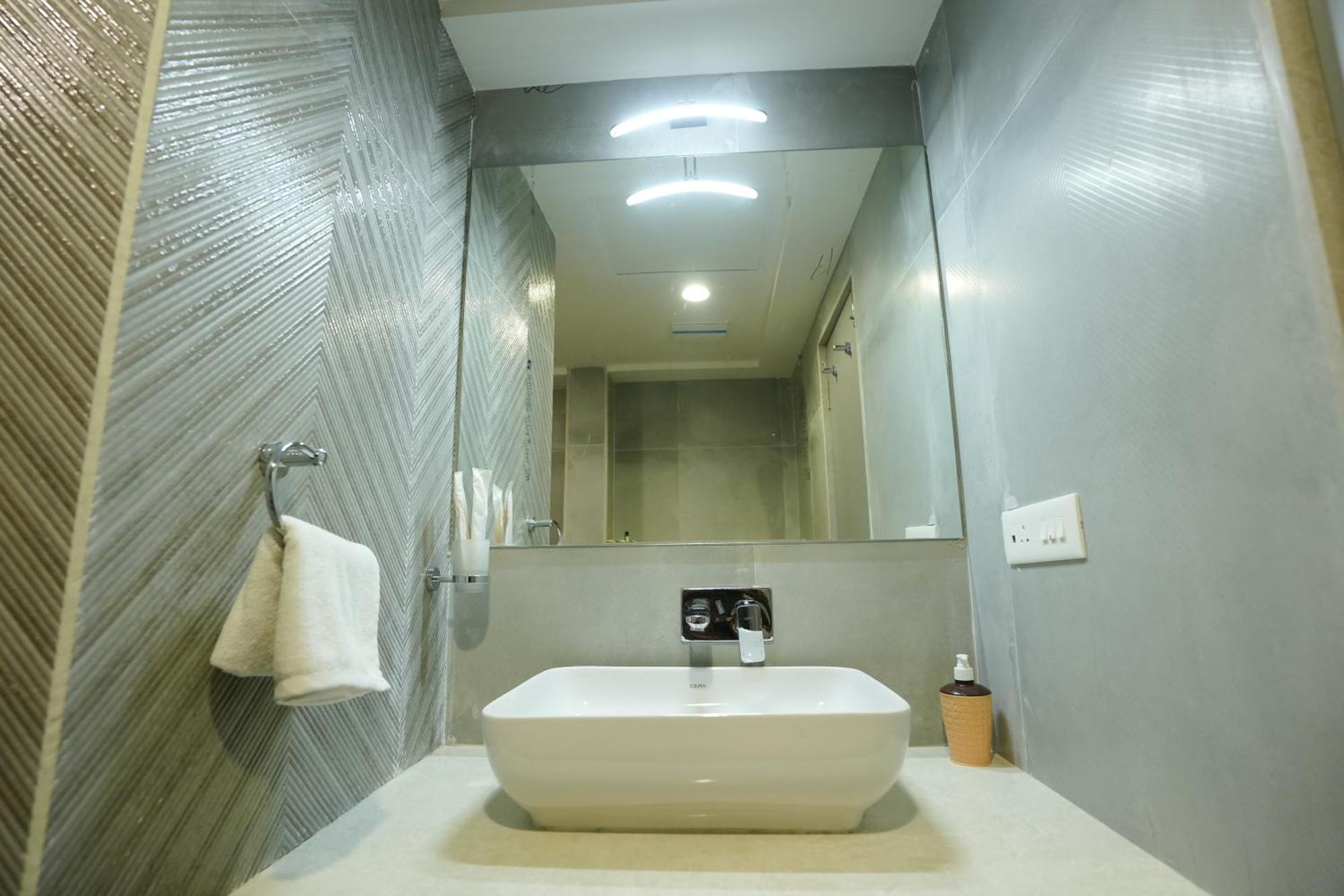 Hotel 6 Seasons, Koregoan Park, Poona Buitenkant foto