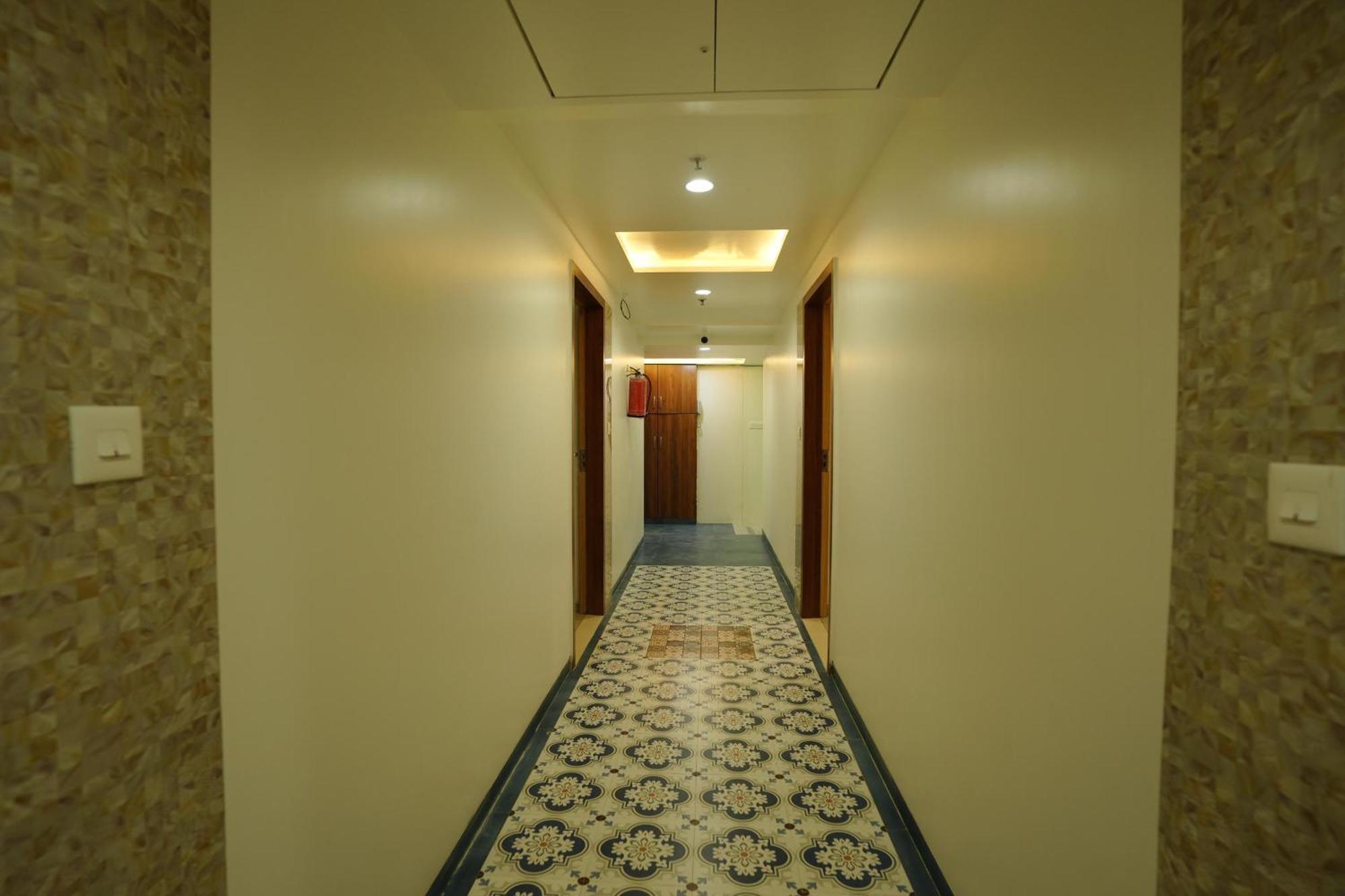 Hotel 6 Seasons, Koregoan Park, Poona Buitenkant foto