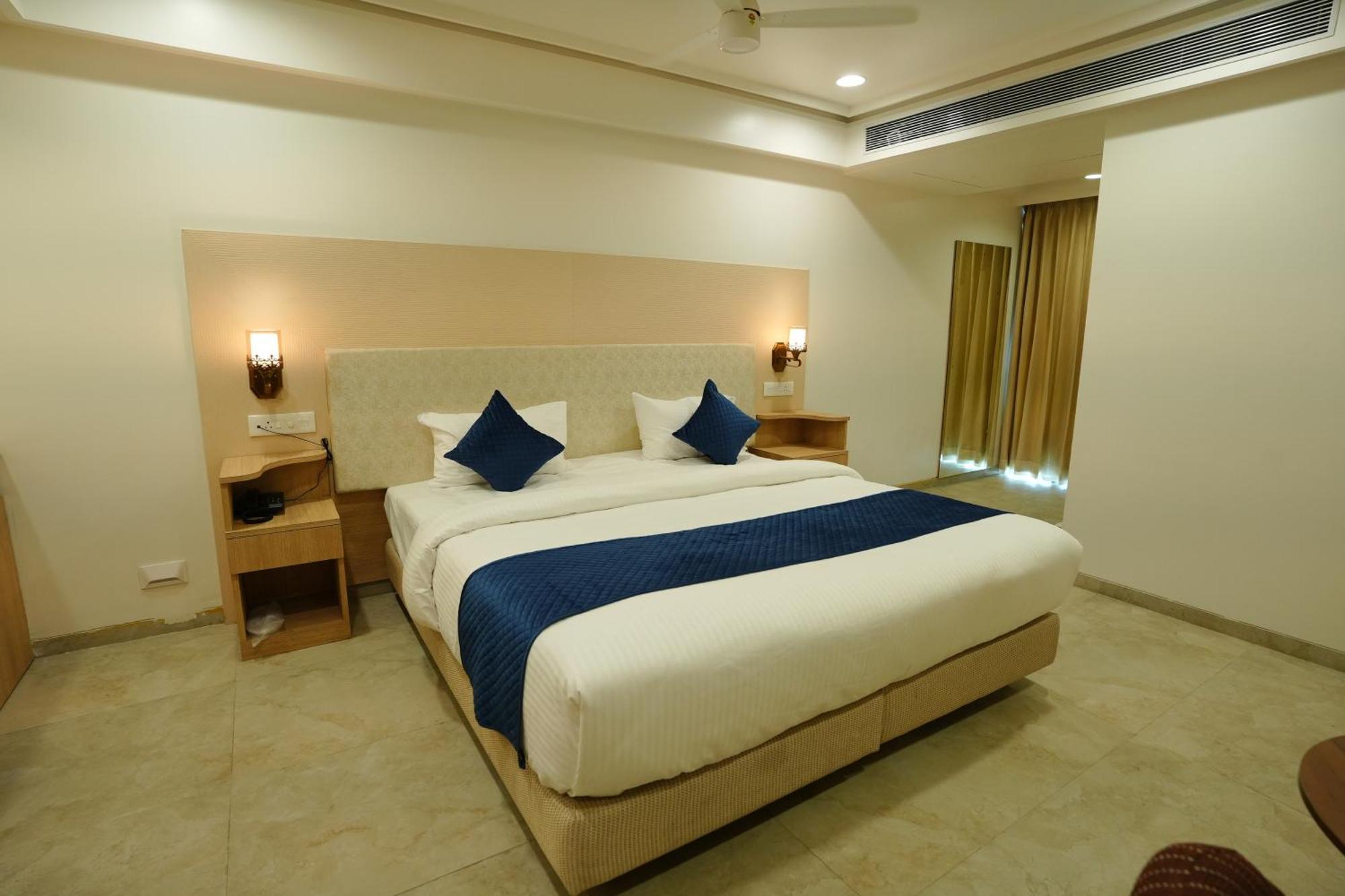Hotel 6 Seasons, Koregoan Park, Poona Buitenkant foto