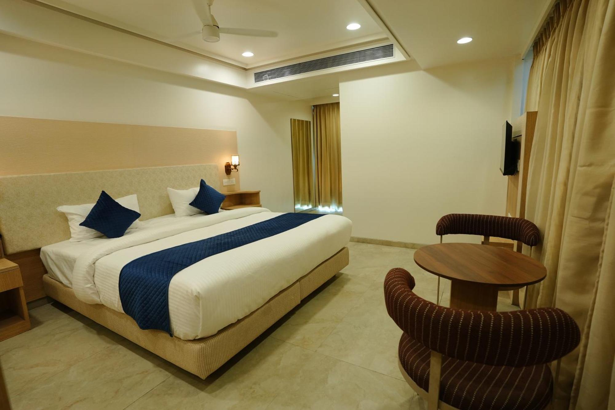 Hotel 6 Seasons, Koregoan Park, Poona Buitenkant foto