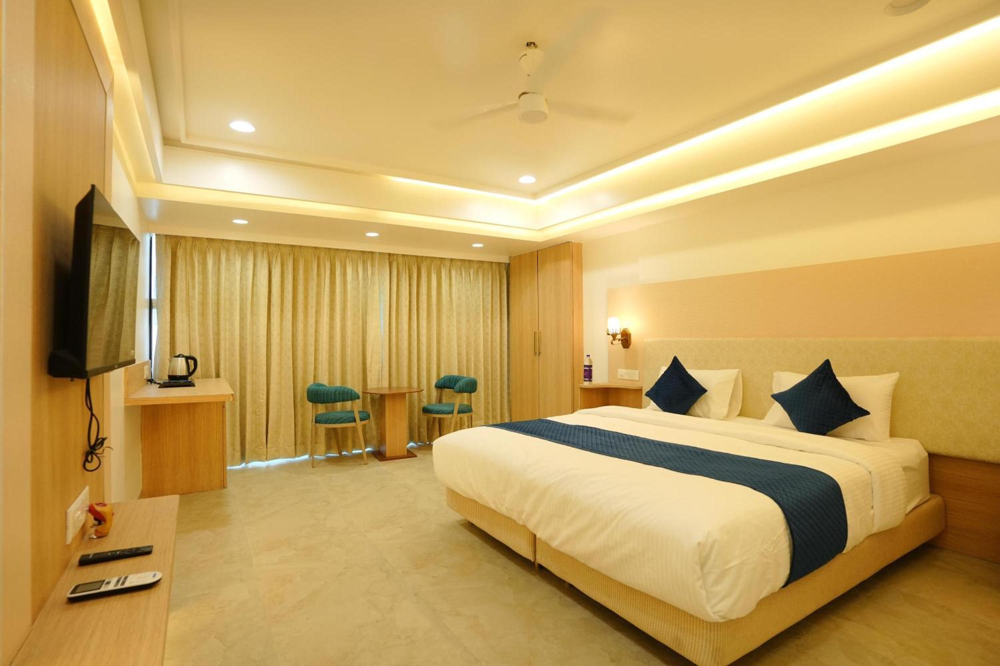 Hotel 6 Seasons, Koregoan Park, Poona Buitenkant foto