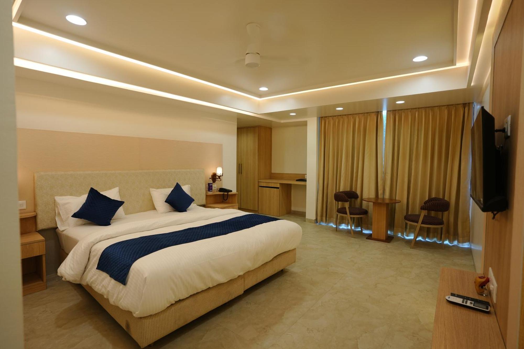 Hotel 6 Seasons, Koregoan Park, Poona Buitenkant foto