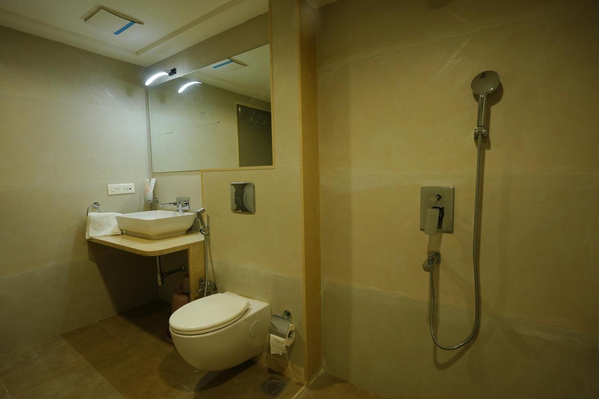 Hotel 6 Seasons, Koregoan Park, Poona Buitenkant foto