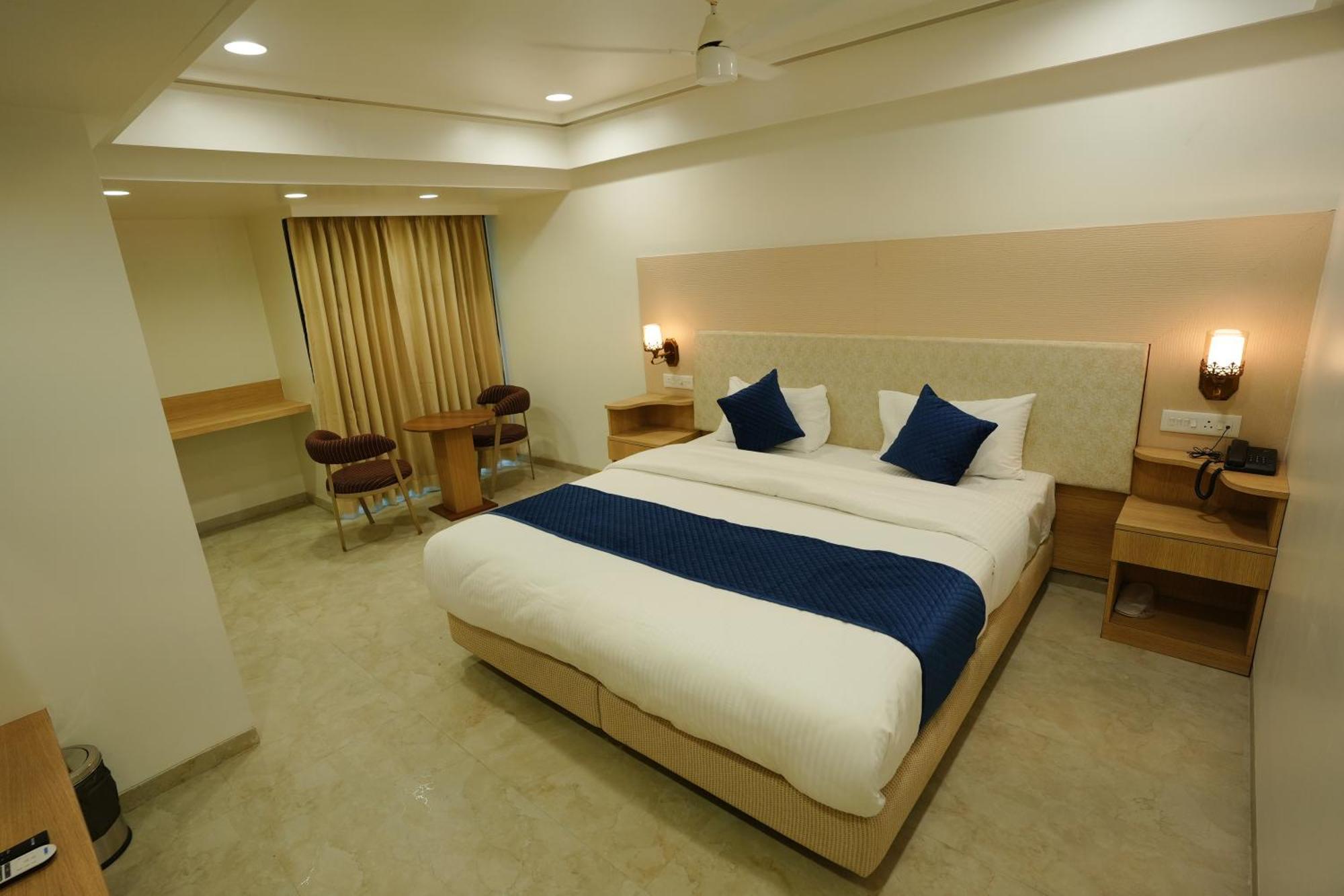 Hotel 6 Seasons, Koregoan Park, Poona Buitenkant foto