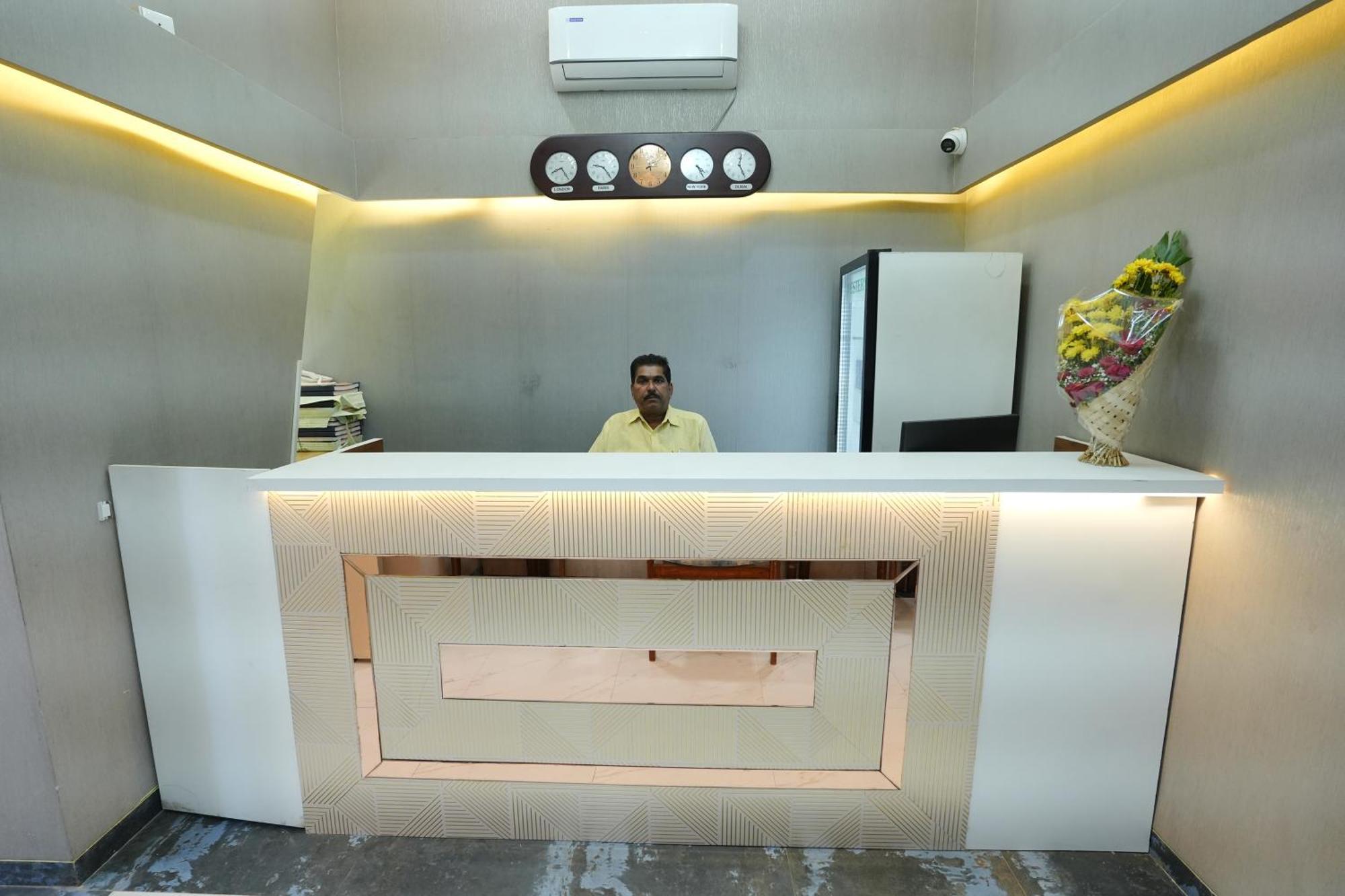 Hotel 6 Seasons, Koregoan Park, Poona Buitenkant foto