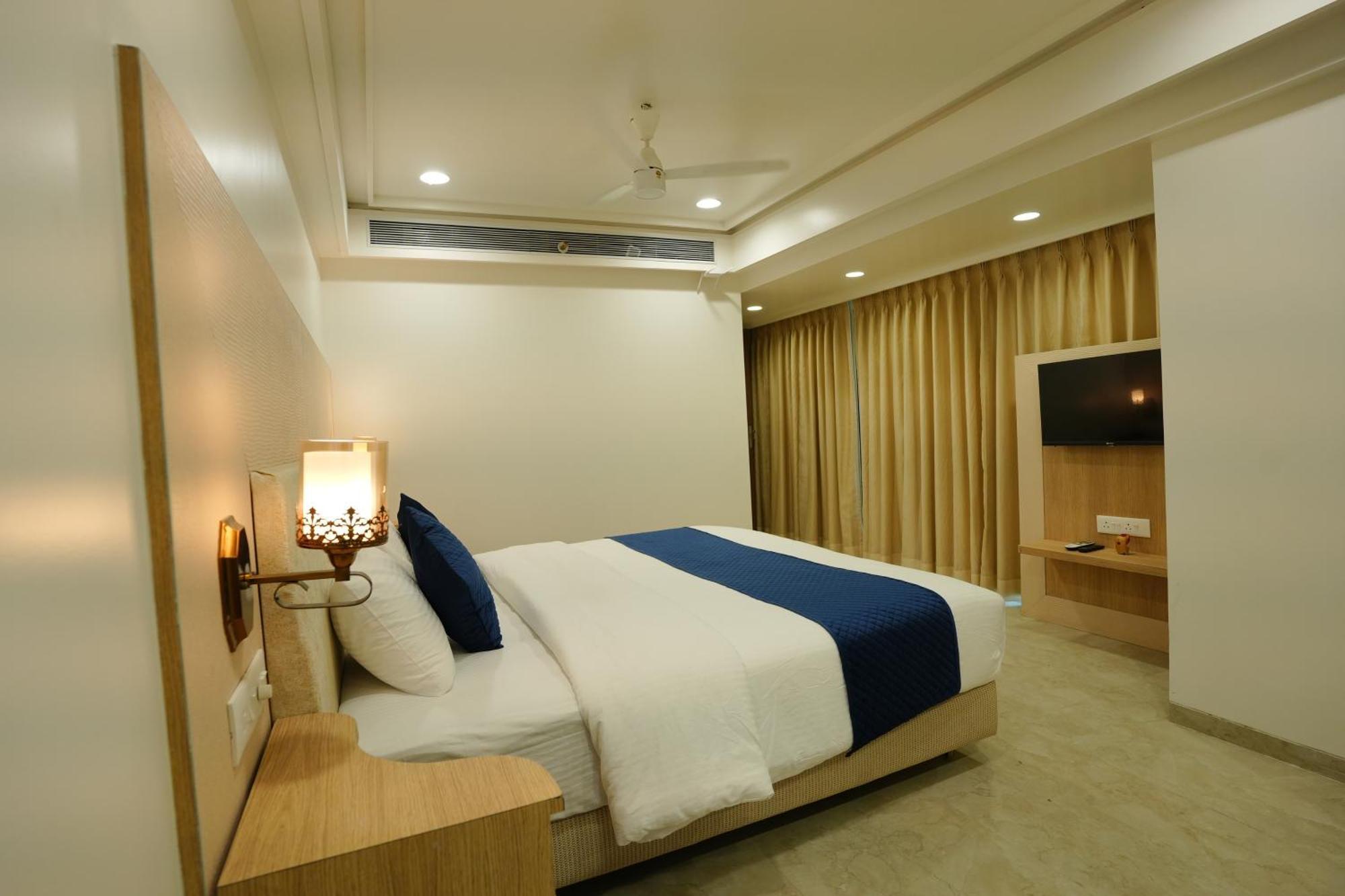 Hotel 6 Seasons, Koregoan Park, Poona Buitenkant foto