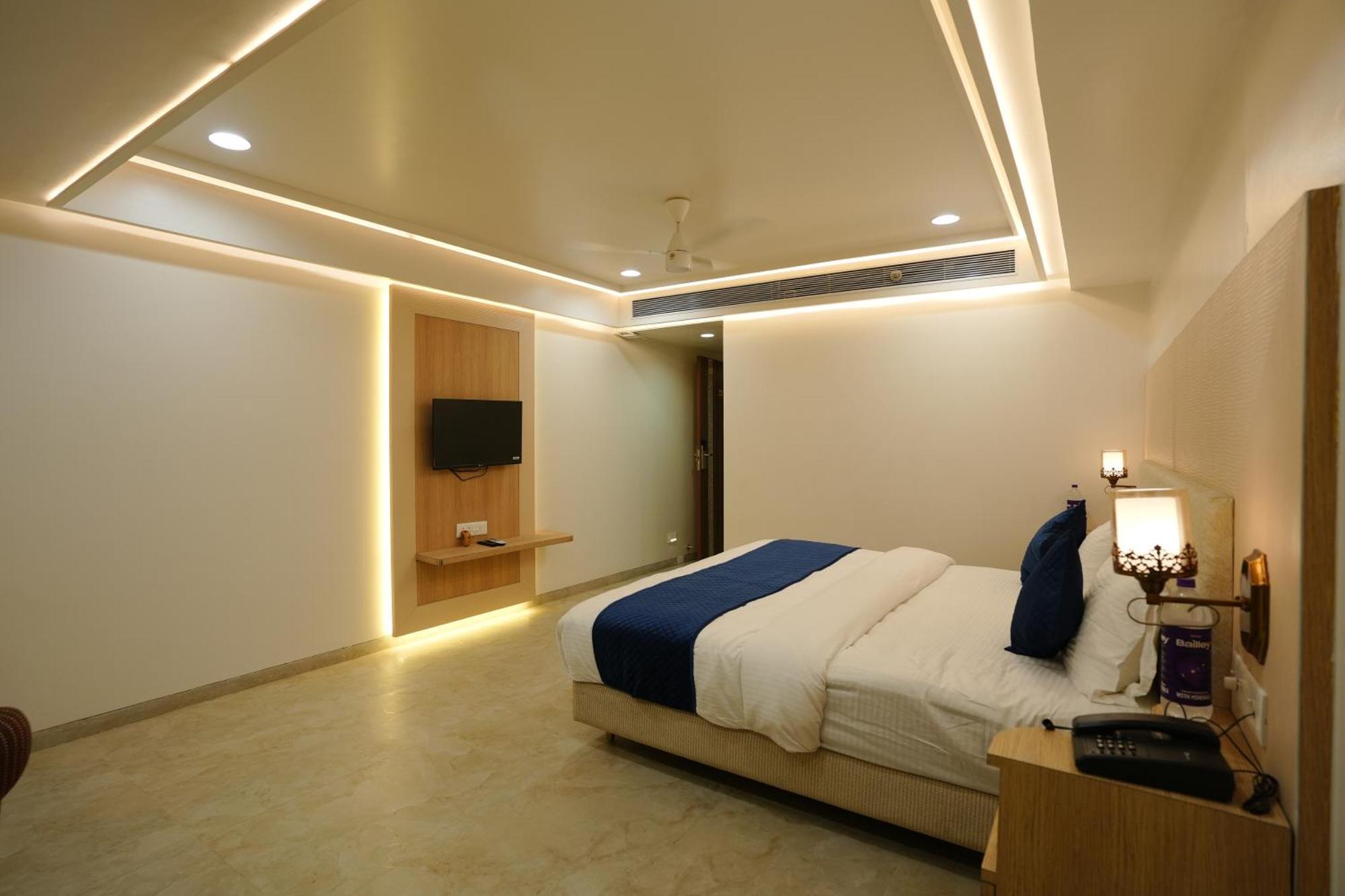 Hotel 6 Seasons, Koregoan Park, Poona Buitenkant foto