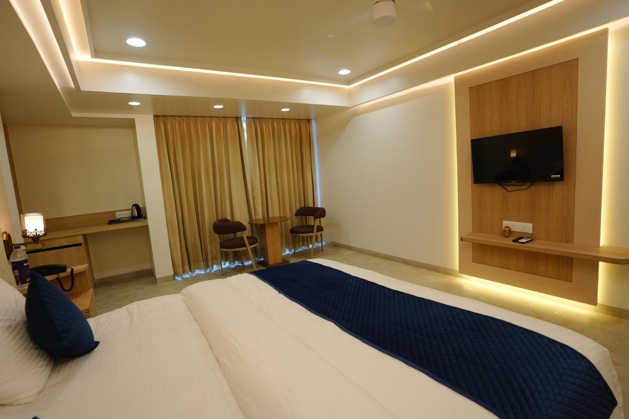 Hotel 6 Seasons, Koregoan Park, Poona Buitenkant foto