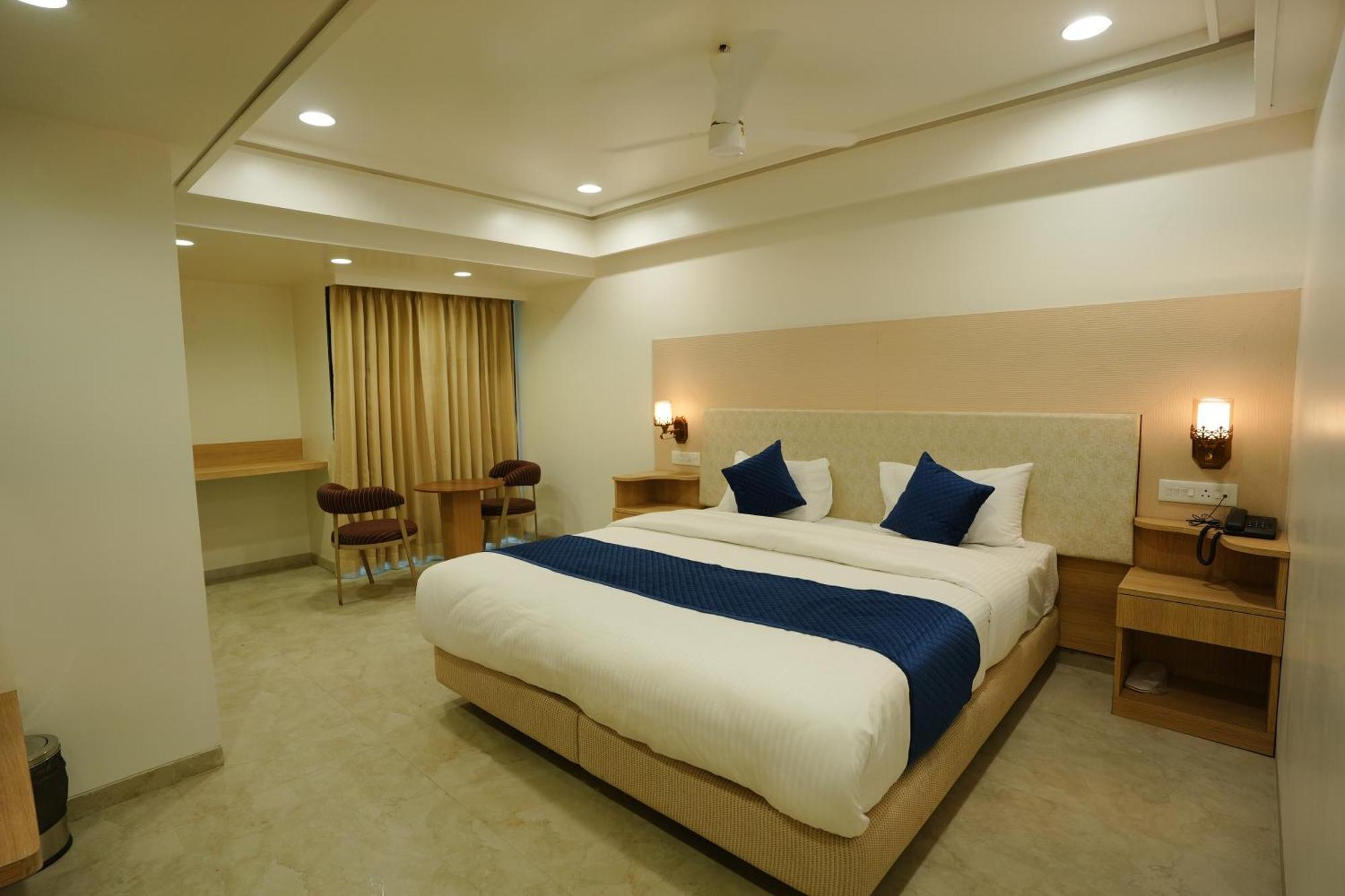 Hotel 6 Seasons, Koregoan Park, Poona Buitenkant foto