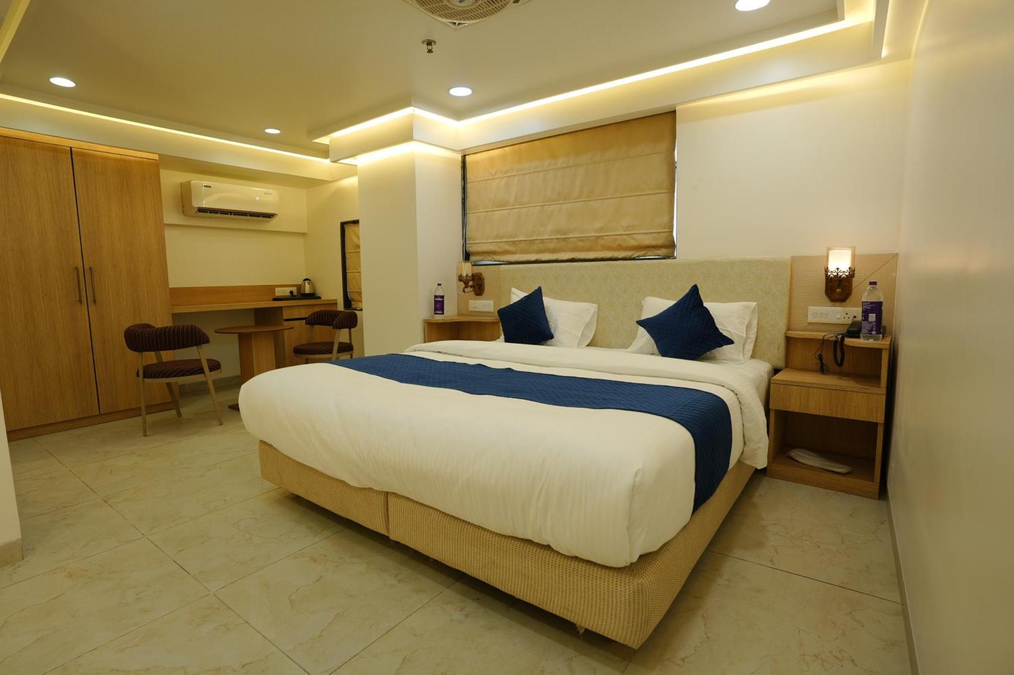 Hotel 6 Seasons, Koregoan Park, Poona Buitenkant foto