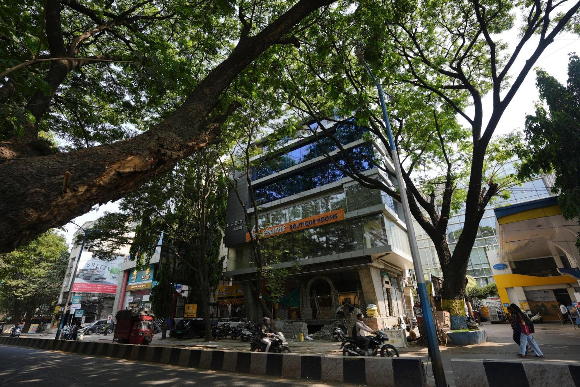 Hotel 6 Seasons, Koregoan Park, Poona Buitenkant foto