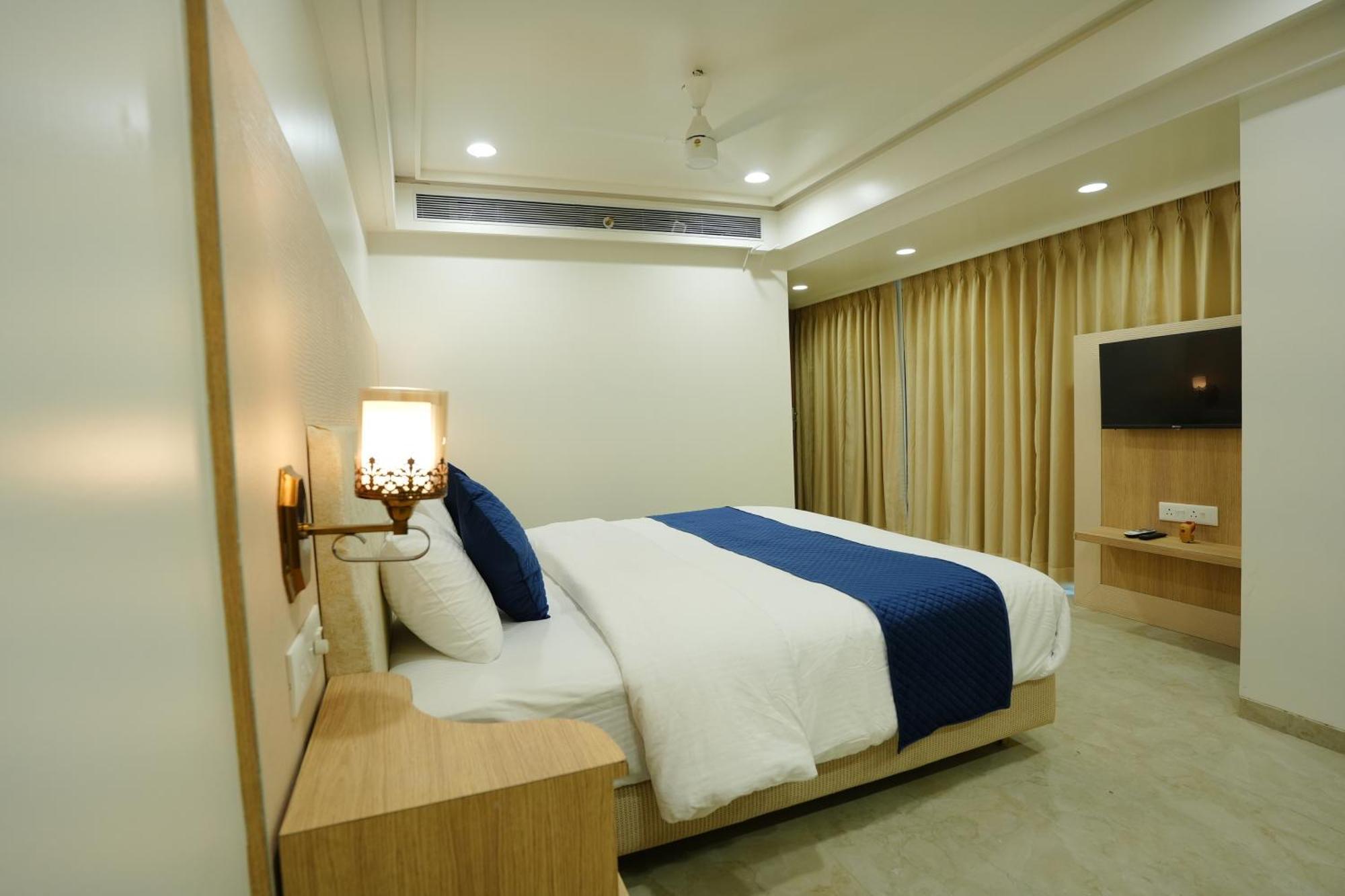 Hotel 6 Seasons, Koregoan Park, Poona Buitenkant foto