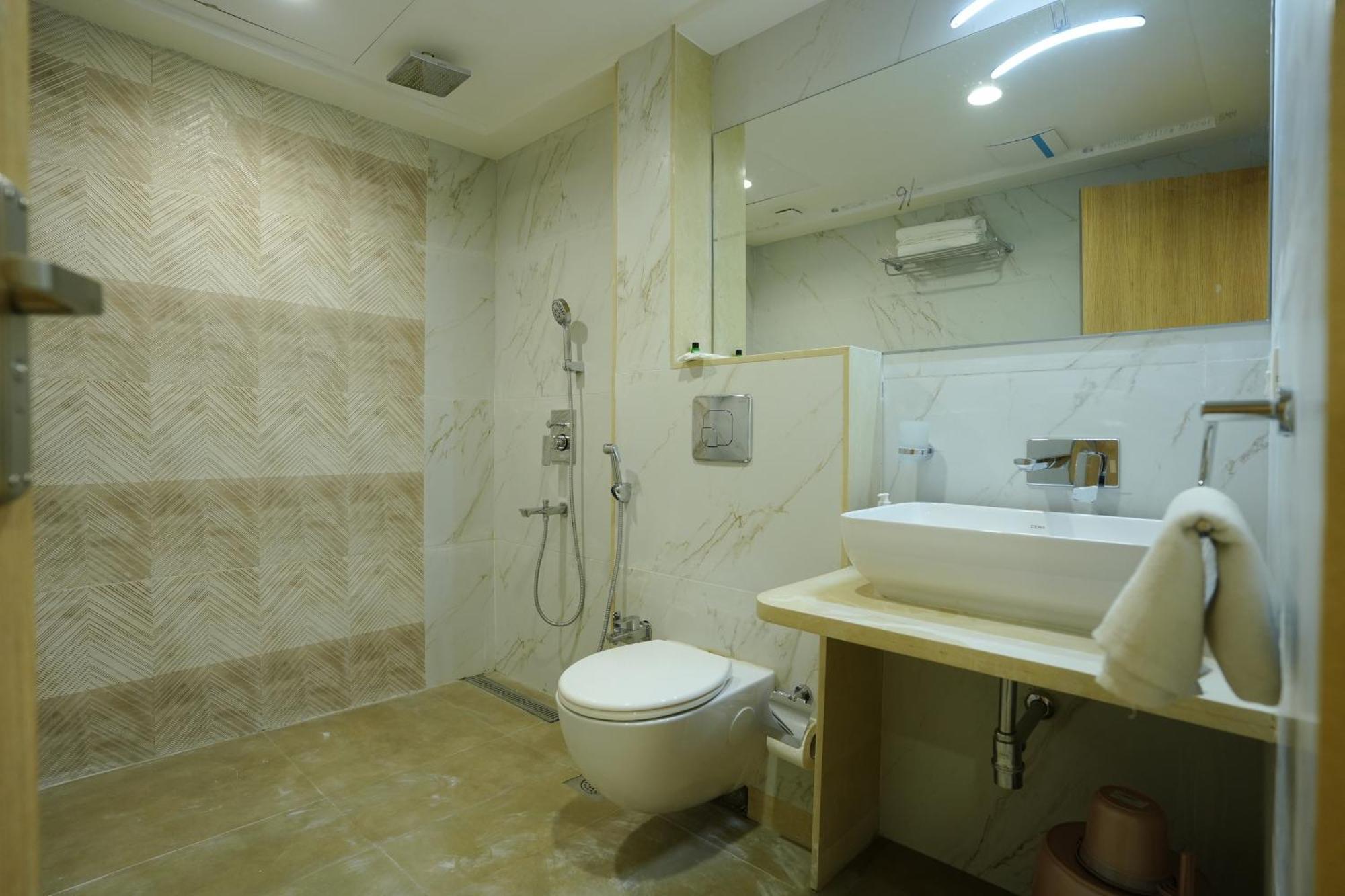 Hotel 6 Seasons, Koregoan Park, Poona Buitenkant foto